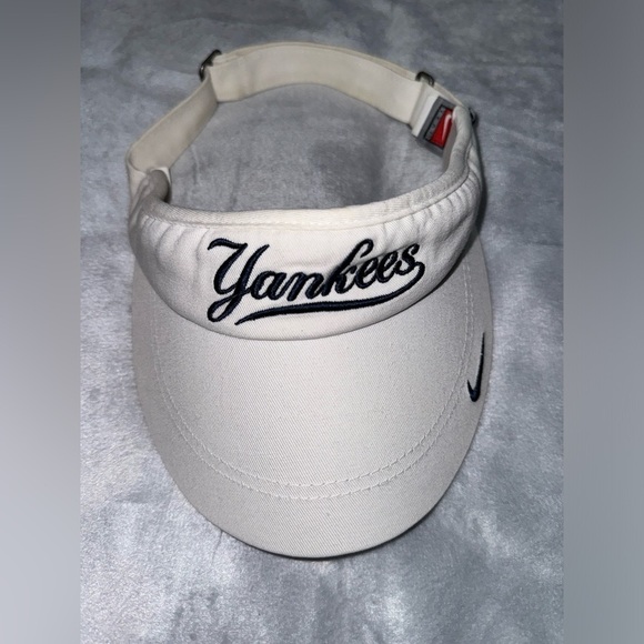 VTG New York Yankees Visor Cap White MLB Unisex OSFM - Picture 1 of 7